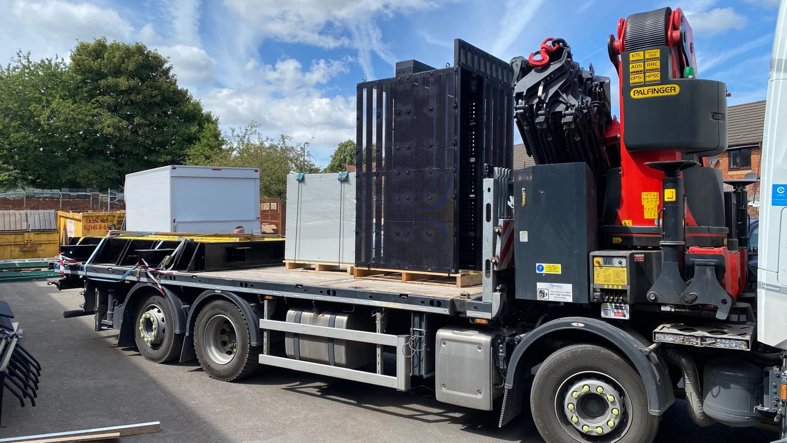 Shallow-mount HVM road blocker for high-security protection